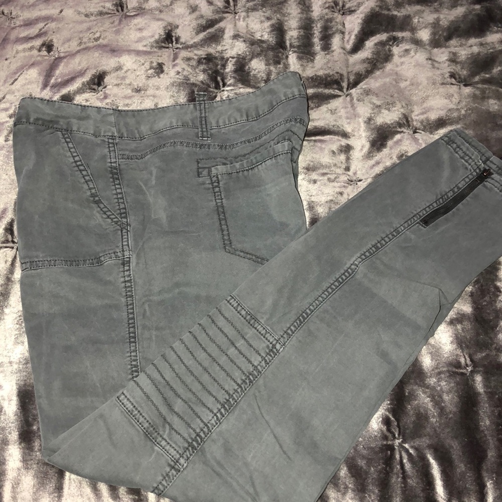 Slim comfy pants with bottom zipper